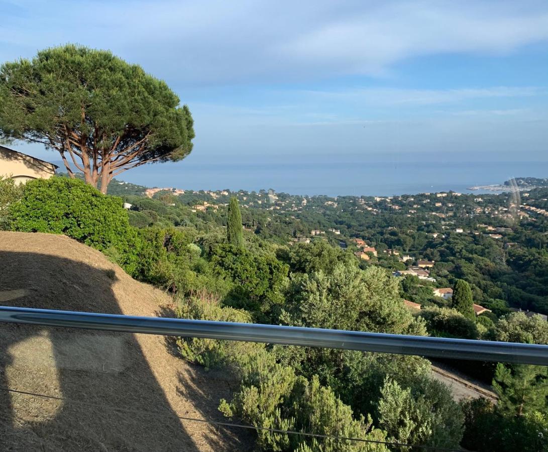 Maison Avec Vue Panoramique Cavalaire-sur-Mer Eksteriør billede